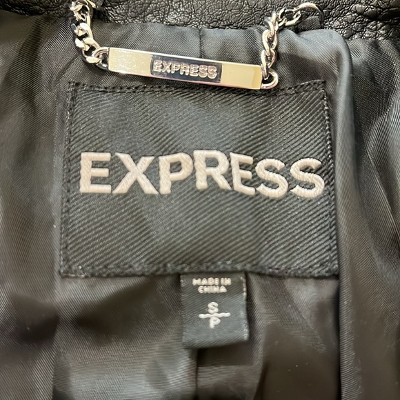 Express Black Cropped Vegan Faux Leather Moto Jacket Zippers Pockets Small - Picture 5 of 9